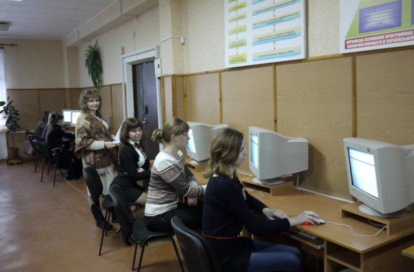Учасники І етапу Всеукраїнської студентської олімпіади зі спеціальності „Облік і аудит”  виконують тестові завдання